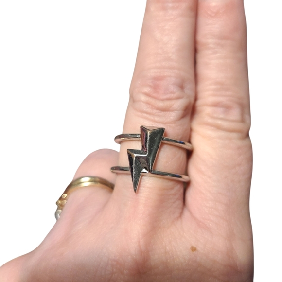 Kendra Scott Bolt Rhodium Plated Silver Ring. Size 9 - Picture 3 of 5